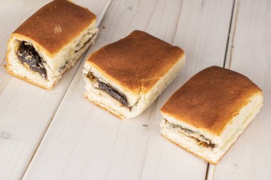 Gri tahtada Çek çöreği