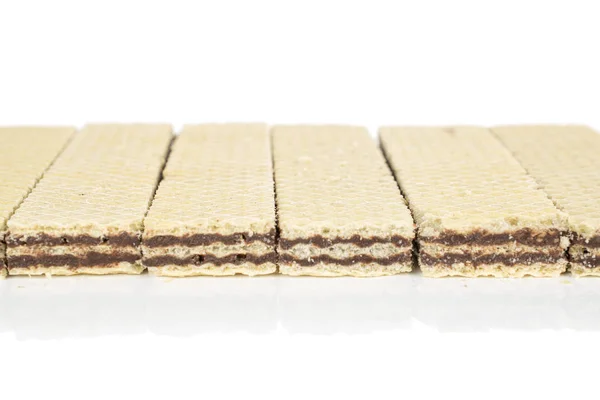 Biscoito de chocolate wafer isolado em branco — Fotografia de Stock