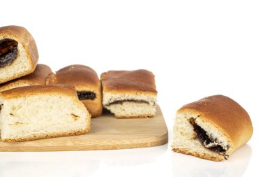 Çek tatlı çöreği beyazda izole edilmiş