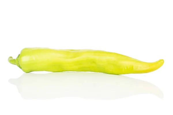 白で隔離される緑唐辛子 — ストック写真