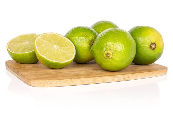 Limão azedo verde isolado em branco — Fotografia de Stock