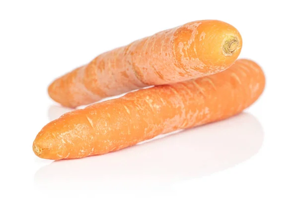 Zanahoria naranja fresca aislada en blanco —  Fotos de Stock