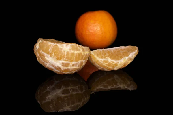 Fresh orange mandarin isolated on black glass — Stock Photo, Image