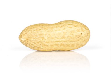 Beyazın üzerinde izole edilmiş bej fıstıklı