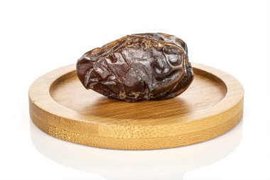 Kurutulmuş hurma meyve beyaz izole