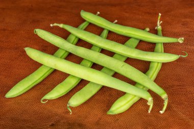 Konyak üzerine taze fasulye.