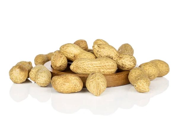 Gustose arachidi beige isolate su bianco — Foto Stock