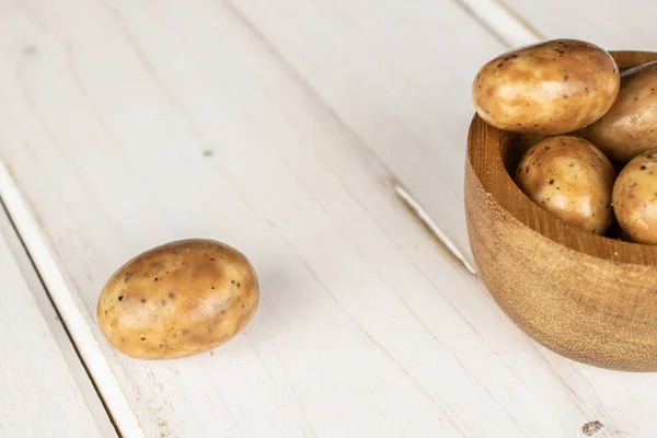 Tuerca de almendra Tiramisu sobre madera gris — Foto de Stock