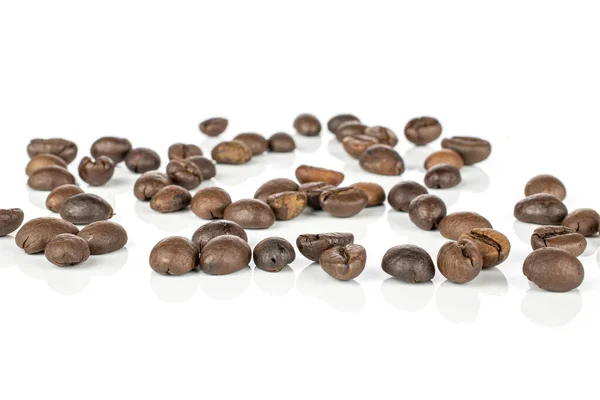 Grano de café fresco aislado en blanco — Foto de Stock