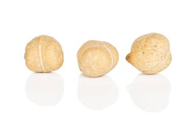 Taze nohut beyazı izole edilmiş.