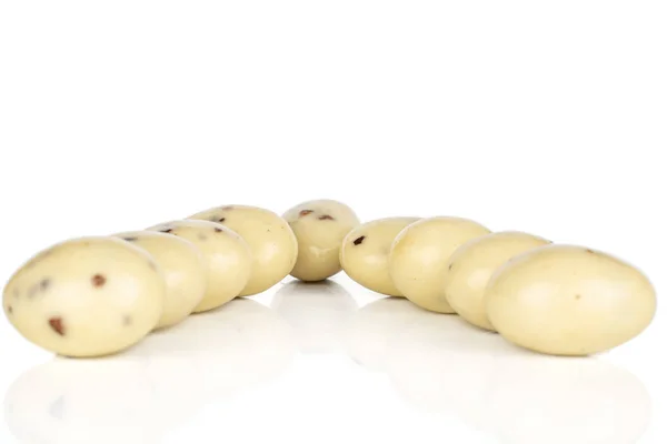 Kacang almond Stracciatella diisolasi pada putih — Stok Foto