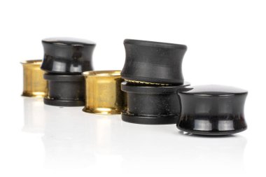 Beyaz üzerine izole edilmiş şık kulak tıkacı