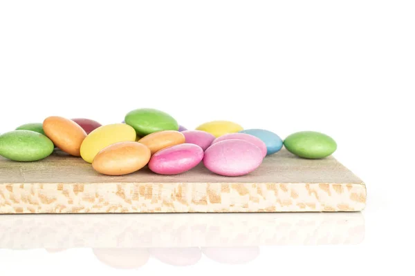 Dolce caramella colorata isolata su bianco — Foto Stock