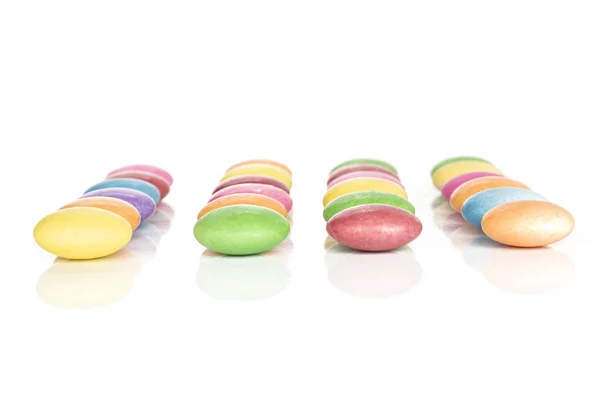 甜甜的色彩艳丽的糖果在白色上隔离 — 图库照片