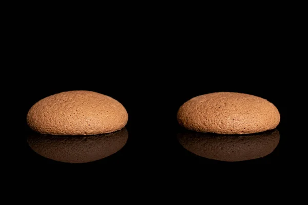 Čokoládová houba sušenky izolované na černém skle — Stock fotografie
