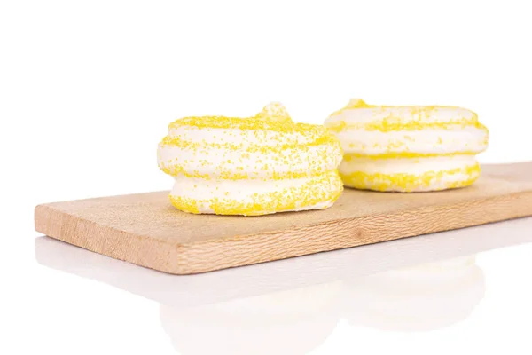 Merengue de pastel dulce aislado en blanco —  Fotos de Stock
