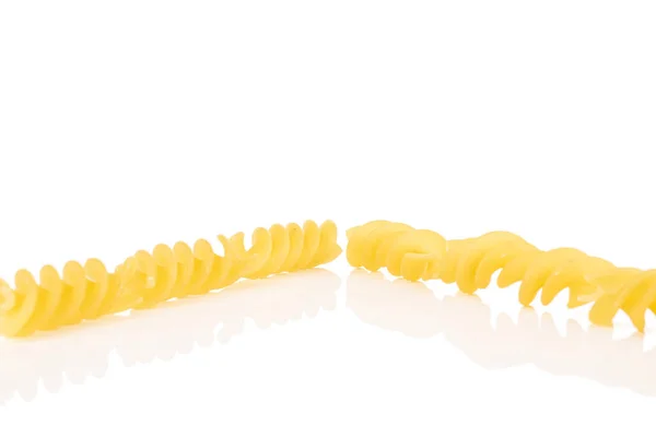 Groupe Six Pâtes Fusilli Jaunes Entières Isolées Sur Fond Blanc — Photo