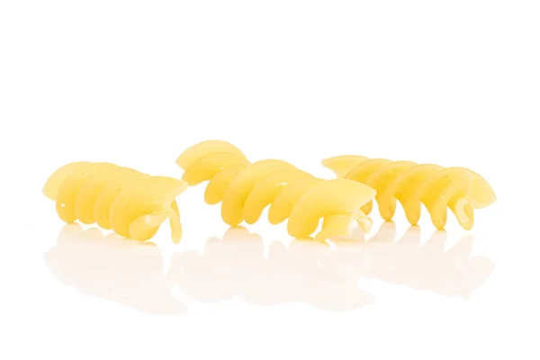 Groep Van Drie Hele Gele Pasta Fusilli Geïsoleerd Witte Achtergrond — Stockfoto