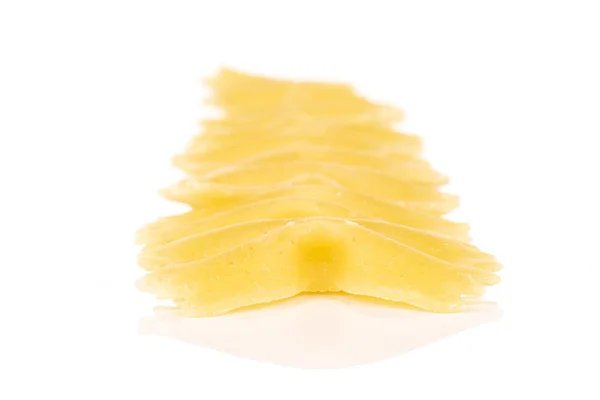 Veel Hele Gele Pasta Farfalle Rij Geïsoleerd Witte Achtergrond — Stockfoto