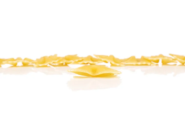 Mycket Hel Gul Pasta Farfalle Isolerad Vit Bakgrund — Stockfoto