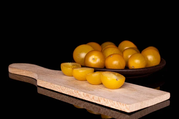 Grupo Lote Quatro Metades Inteiras Tomate Amarelo Fresco Tábua Corte — Fotografia de Stock