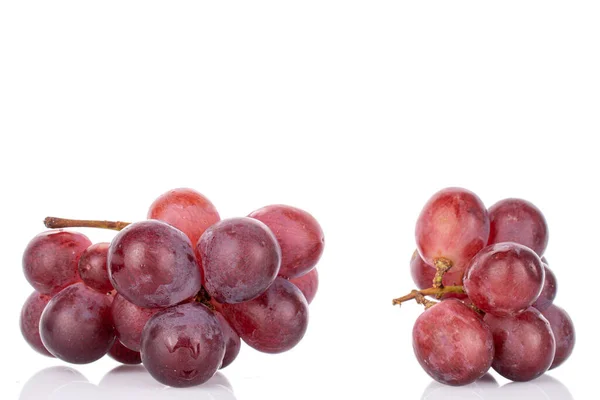 Lote Uvas Frescas Inteiras Globo Vermelho Dois Cachos Isolados Branco — Fotografia de Stock