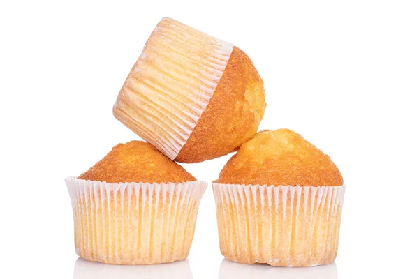 Gruppe Von Drei Ganzen Kleinen Gebackenen Muffins Isoliert Auf Weiß — Stockfoto