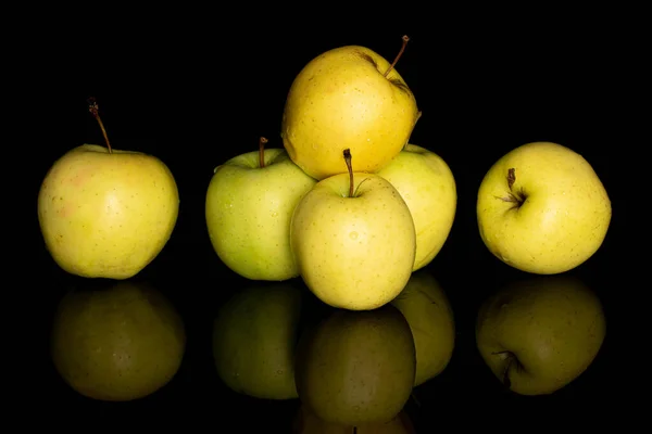 Lote Manzana Verde Delicioso Entero Aislado Vidrio Negro —  Fotos de Stock