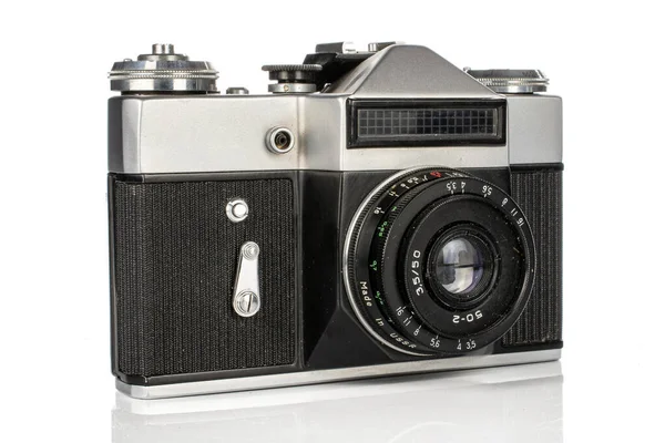 Une Caméra Vintage Argentée Isolée Sur Fond Blanc — Photo