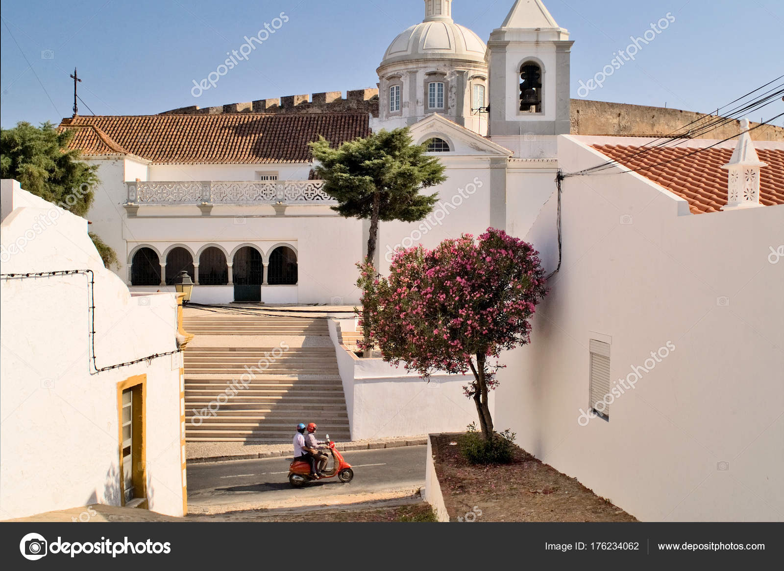 Castro Marim Algarve Portugal Eines Der Authentischsten Dorfer Der Algarve Stockfotografie Lizenzfreie Fotos C Tikanetekala 176234062 Depositphotos