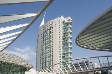 Lizbon Portekiz Oriente tren istasyonu / istasyon İspanyol mimar Santiago Calatrava emanet edildi ve 1998 için Expo ' 98 yılında tamamlandı. Lisbon, iki benzemek için tasarlanmış en pahalı dairelerde yolcu gemisi