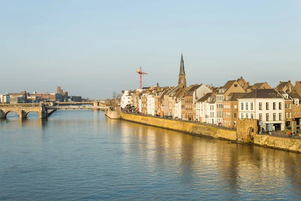 Schöne Aussicht auf den Fluss — Stockfoto