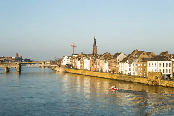 Schöne Aussicht auf den Fluss — Stockfoto