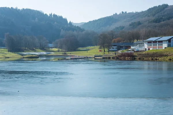 Una giornata di sole sul lago di Rur — Foto Stock