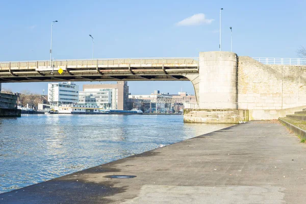 Ponte pedonale sul fiume Maas Fotografia Stock