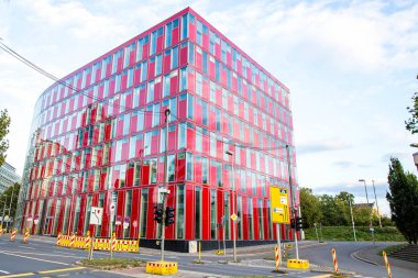 çeşitli modern yüksek binalar Dsseldorfs 'da bulunmaktadır. 