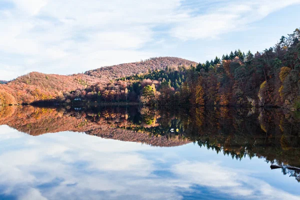 Reflexión sobre la superficie — Foto de Stock