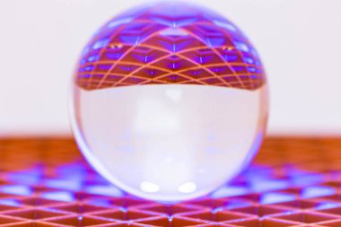 Farklı renk ve desenlere sahip cam top fotoğrafı 