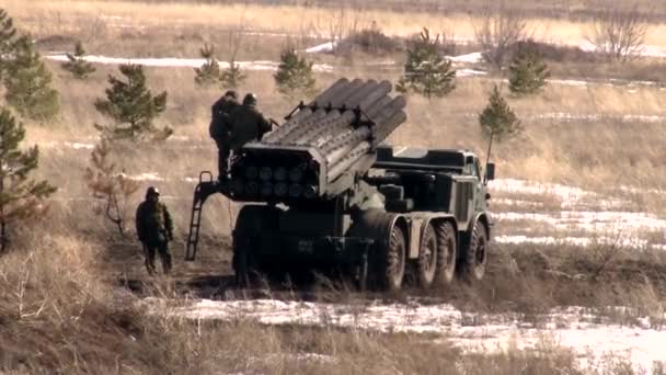 Ruské Rakety Spustit Systém Střílí Uragan — Stock video