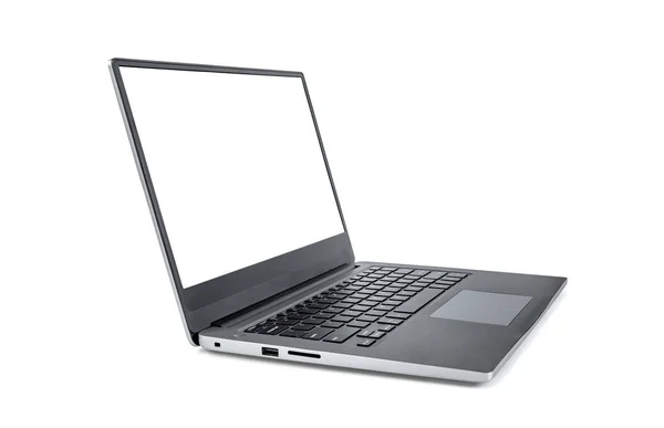 Laptop de design fino moderno com tela em branco, material de alumínio, isolado no fundo branco. modelo laptop Mock up. Arquivo contém com caminho de recorte tão fácil de trabalhar . — Fotografia de Stock
