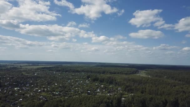 Aerea Orizzonte Con Nuvole Foresta Lentamente Ridotto Drone — Video Stock