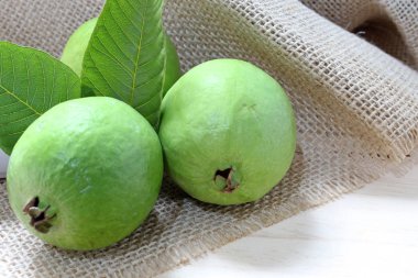 Tropikal Amerika 'dan lezzetli guava meyvesi