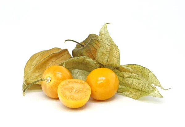 Fruta Physalis Peruana Isolada Sobre Branco — Fotografia de Stock