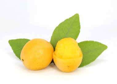 Lezzetli Taze Caja Beyaz Arkaplanda İzole Edildi