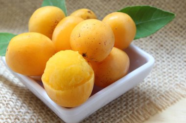 Caja meyvesi. Geleneksel tropik meyve.