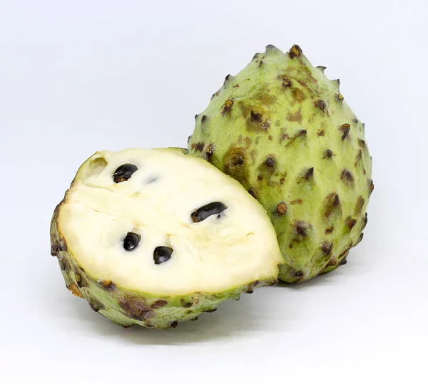 Fruta Exótica Atemoya Isolada Sobre Fundo Branco — Fotografia de Stock