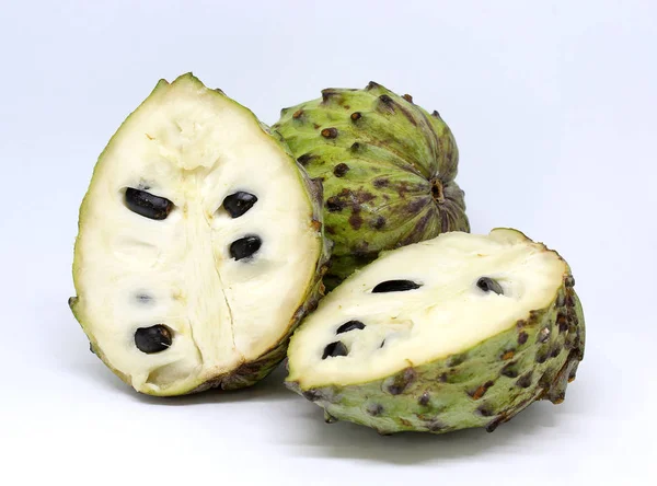 Exotische Frucht Atemoya Isoliert Auf Weißem Hintergrund — Stockfoto