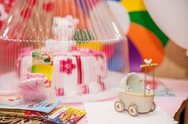 Çocukların doğum günü için pasta.