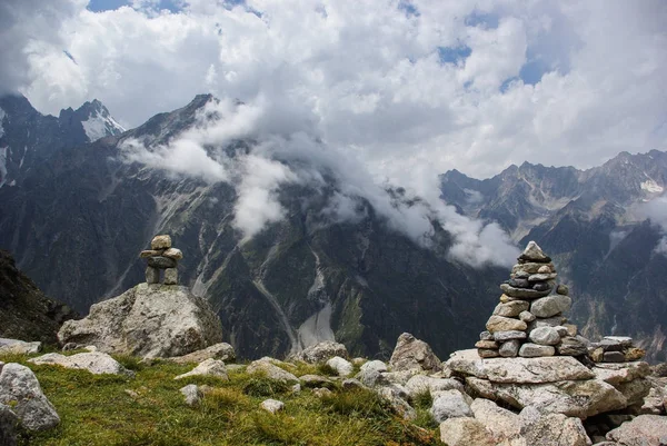 Mountains and cloudy sky — Stock Photo, Image