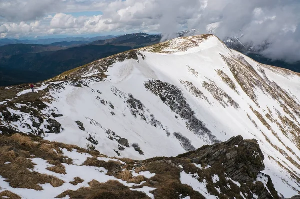 Hermosas montañas nevadas — Foto de Stock